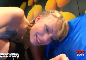 The cute lady likes hardcore double penetration so freaking much