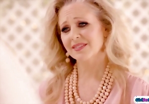 Aesthetic hottie opens her hungry pussy in the missionary pose